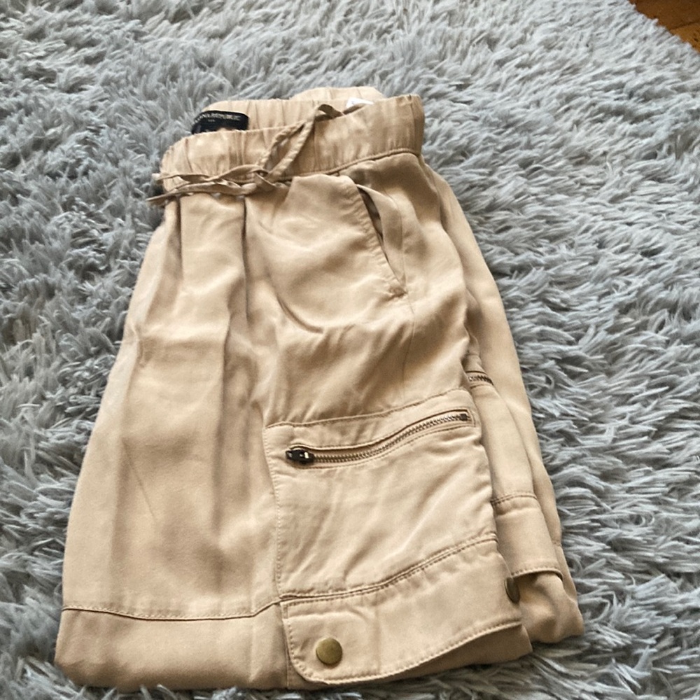 Beautiful tan pants! Amazing for stay home days!